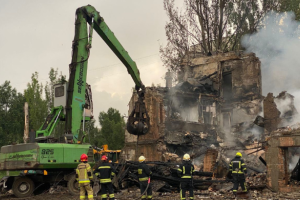 У Дніпрі рятувальники завершили розбирати завали після російської атаки