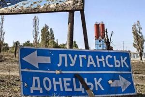 Много приезжих и "концерты" в больницах: Местные рассказали о "цирке" в Луганске