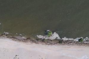 Остатки домов, мусор и мины: Каким стало побережье Черного моря - видео