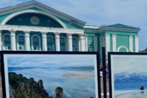 "Яркий мир" на фоне руин: оккупанты в Северодонецке провели выставку - фото