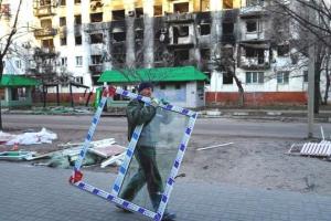 "Что увидел, то его": Что получают строители в обмен на зарплату в Северодонецке