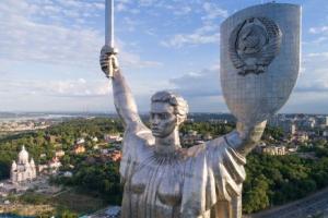 На монументе "Родина-мать" заменят символ СССР - видео