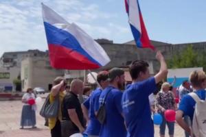 Справжнє "свято" для дітей: Як у Лисичанську пройшла річниця "визволення" - відео