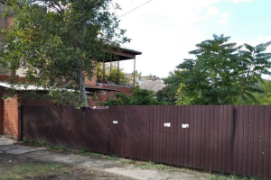 Чергове російське мародерство: у Маріуполі майже цілу вулицю визнали "безхазяйною нерухомістю" - фото