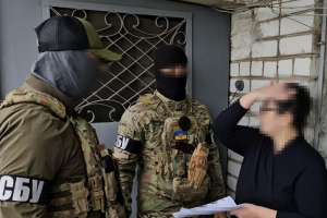 Шпигувала за ЗСУ: СБУ затримала ворожу коригувальницю в Херсоні