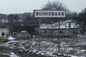 "Как залог безопасности": Как россияне размещают военную технику в Волновахе - фото