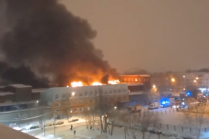 У Москві горить завод спеціальних автомобілів - відео