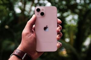 iPhone 13 в 2024 году: 5 аргументов «за» и один «против»