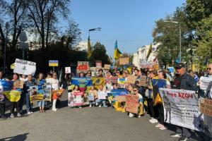 Мариупольцы протестуют против строительства ипотечного жилья на руинах их домов