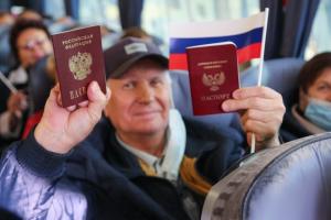"ЛНР" и "ДНР" - внебрачные "дети" России: оккупационные власти Луганщины устраивают квест за справками