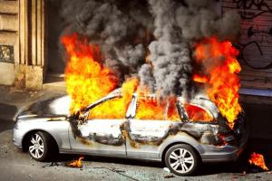 Взорван автомобиль в Луганске: что скрывают оккупационные власти, сообщают соцсети