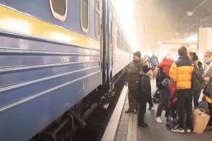 Потяг без вагону: курйоз на Львівському вокзалі неприємно вразив пасажирів - відео