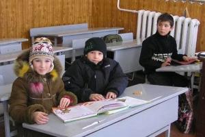 Замість тепла - буржуйки, замість освіти - ідеологія: що ховається за стінами Лисичанської школи №6