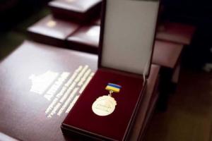 Світлана Боровкова, директорка Лисичанського ліцею №28 "Гарант", Сєвєродонецького району Луганської області, удостоєна Премії Верховної Ради України.