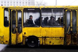 Луганськ без транспорту: поки окупанти брешуть, маршрутки розвалюються на ходу