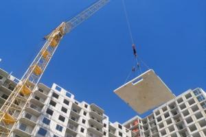 Україна планує використати кошти окупованих міст для відновлення житла