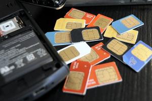 Коли зв’язок стає розкішшю: що відбувається з SIM-картами в "ДНР" і "ЛНР"