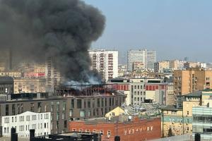 У Москві спалахнула пожежа в елітному пентхаусі: рух транспорту перекрито