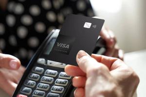 В Україні стався масштабний збій у роботі Visa та Mastercard: що відомо?