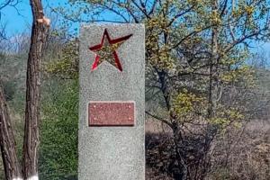 Окупаційний грим: у Лисичанську та Рубіжному окупанти піаряться на "відновленні" пам’ятників