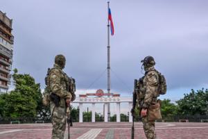 Без конкурсу і без совісті: як у “лнр” роздають майно та ігнорують уламки в будинках