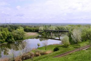 Фото з ремонту Павлоградського мосту між Сєвєродонецьком та Лисичанськом. Місцеві скептичні: чи це реальне відновлення, чи пропаганда? Історія мосту.