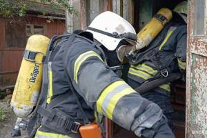 В окупованому Лисичанську горіла квартира. Постраждав 52-річний чоловік, від госпіталізації відмовився. Пожежу ліквідовано. Причини встановлюються. Часті пожежі в місті.