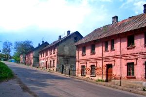 «Ремонт» під дощем і з відкритими квартирами: як насправді виглядає «відновлення» в Лисичанську