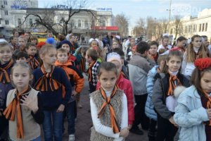 Діти — заручники пропаганди: що відбувається в школах Криму напередодні 9 травня