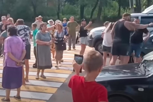 люди вийшли на мітинг у Єнакієвому через повну відсутність води