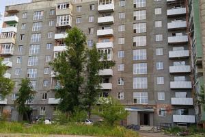 В окупованому Сіверськодонецьку жителі скаржаться на неякісні ремонти. Штукатурка відвалюється, у квартирах сирість. "Відновлювальні роботи" виконуються недбало, лише для пропаганди.