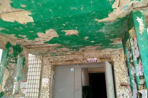 У 9-му кварталі Луганська підвали затоплені нечистотами 1,5 року. Є ризик аварійного вимкнення світла, будинки тріскаються. Окупаційні "комунальники" не працюють.