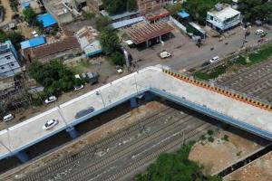 В Індії збудували міст із різким поворотом майже на 90 градусів за $2 млн. Інженери звільнені, міст не здадуть в експлуатацію. Він став мемом у соцмережах.