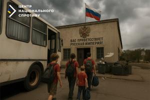 Єльська школа підтвердила понад 210 таборів у РФ, де утримують українських дітей. Їх змушують вивчати пропаганду та проходити мілітарні заняття.