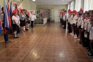 В окупованому Лисичанську російська окупаційна влада посилила тиск на дітей, занурюючи їх у відверто пропагандистське та радянське минуле.