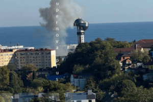 Морські дрони атакували порт Туапсе: свідки повідомляють про вибухи та стрілянину