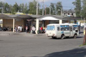 Паливна криза вдарила по окупованому Донецьку: скорочення автобусних рейсів і дефіцит водіїв