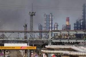 Знищення паливної інфраструктури РФ зміцнює переговорні позиції України