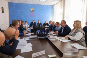 В окупованому Луганську відбулося засідання "Комітету з інфраструктури" щодо дефіциту водопостачання в регіоні. У ньому взяли участь представники "міністерств", відомств та муніципалітетів, повідомляють окупаційні канали.