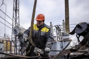 Аварийные отключения света в Украине: когда ждать стабилизации сети
