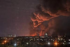 Масштабный пожар: здание атаковали тяжелые ударные дроны