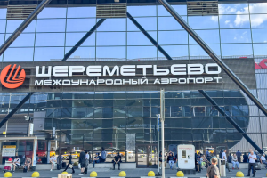 Россияне в "Шереметьево" отказывают в пропуске на оккупированные терри