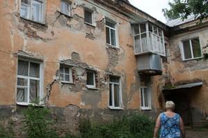 Луганщина в окупації: люди живуть в аваріцних домах та чекають пересел