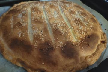 Пиріг з м'яким сиром та моцарелою