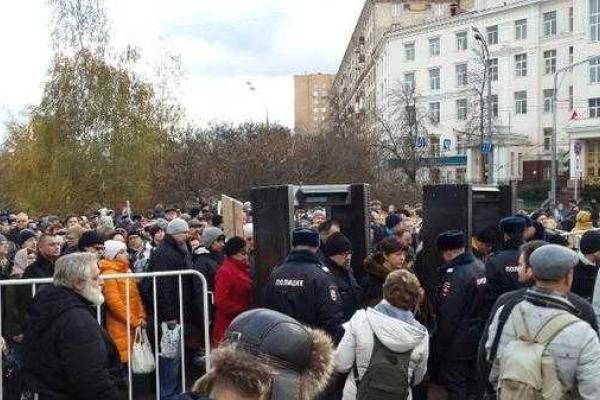 Крупнейшая акция протеста медиков проходит в Москве Крупнейшая акция протеста медиков проходит в Москве