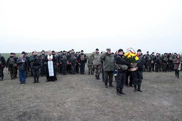 Памятный крест погибшим в вертолете МИ-8 открыт на Донетчине