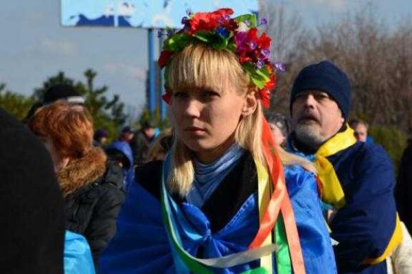 Мариупольцы выступили за единство Украины и против фейковых выборов Мариупольцы выступили за единство Украины и против фейковых выборов