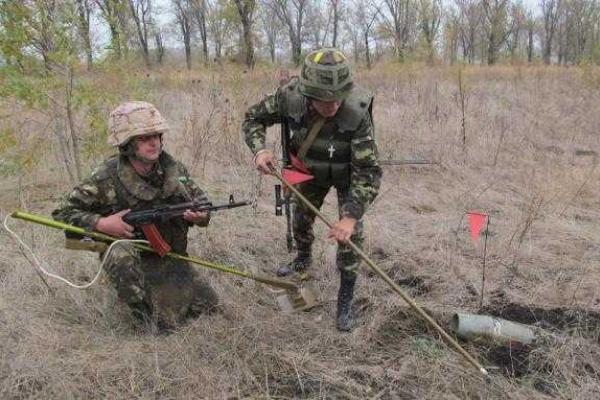 Военные саперы в зоне АТО спасают жизни и восстанавливают города Военные саперы в зоне АТО спасают жизни и восстанавливают города