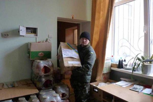 Бойцы ВСУ привезли подарки детям в Центр социально-психологической реабилитации г.Славянска Бойцы ВСУ привезли подарки детям в Центр социально-психологической реабилитации г.Славянска