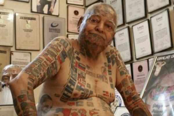 Житель Индии разрисовал свое тело флагами всех стран мира Житель Индии разрисовал свое тело флагами всех стран мира